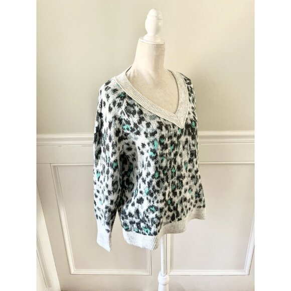 Loft Green & Gray V-Neck Animal Print Fuzzy Sweater M EUC - Picture 3 of 6